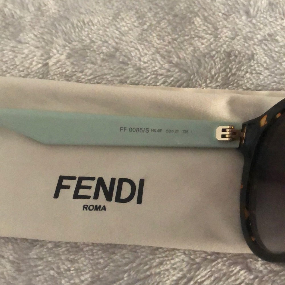 FENDI Sunglasses - Picture 3 of 7